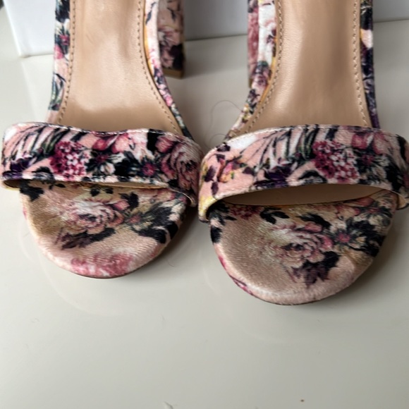 Steve Madden Carrson Floral Heel - Picture 6 of 7